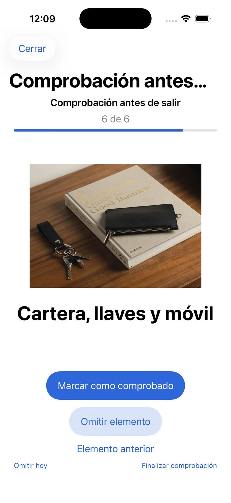 Pantalla de comprobación de CheckAlarm en iOS con una foto guardada de cartera, llaves y móvil